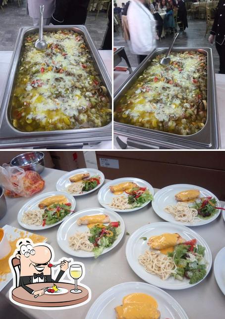 Food at Banquetes&servicios El Cuchi