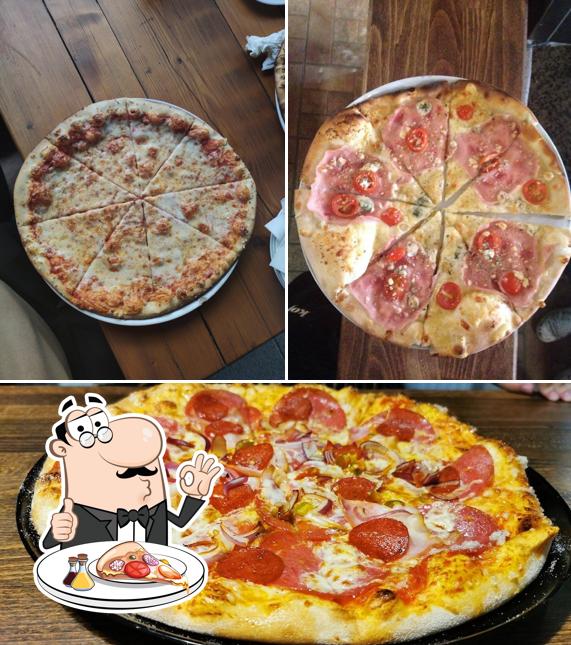 Order pizza at Pizzeria Mattone