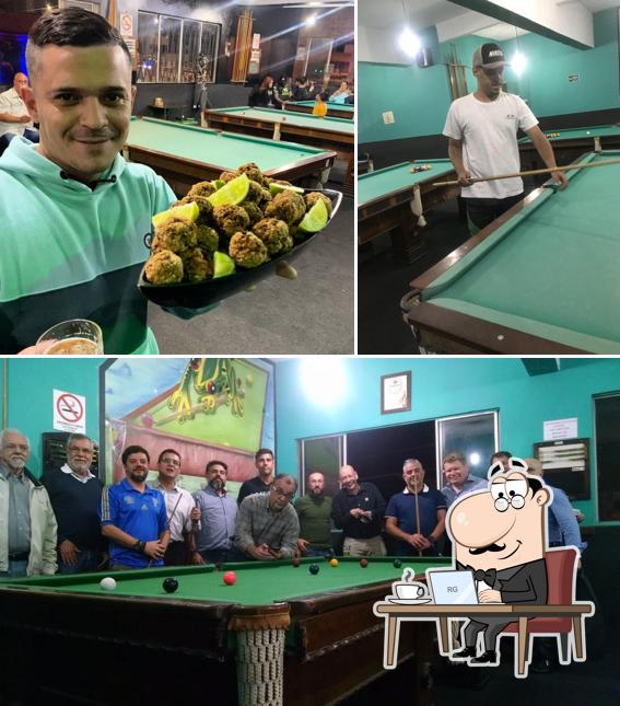 Veja imagens do interior do Bordeli Snooker Porções - Bar com Sinuca