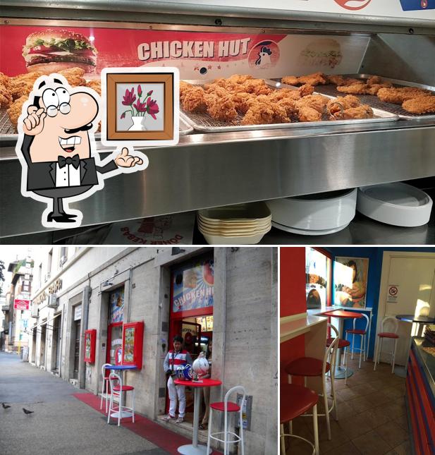 La immagine di interni e cibo da Chicken Hut