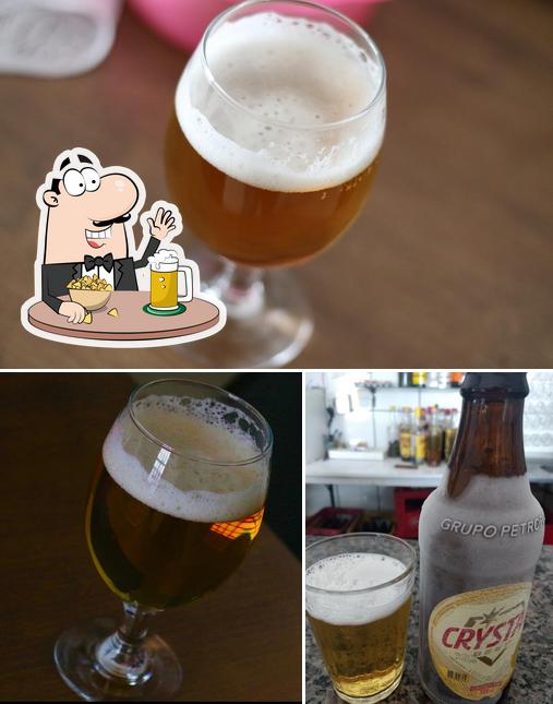 Peça um copo de cerveja leve ou escura