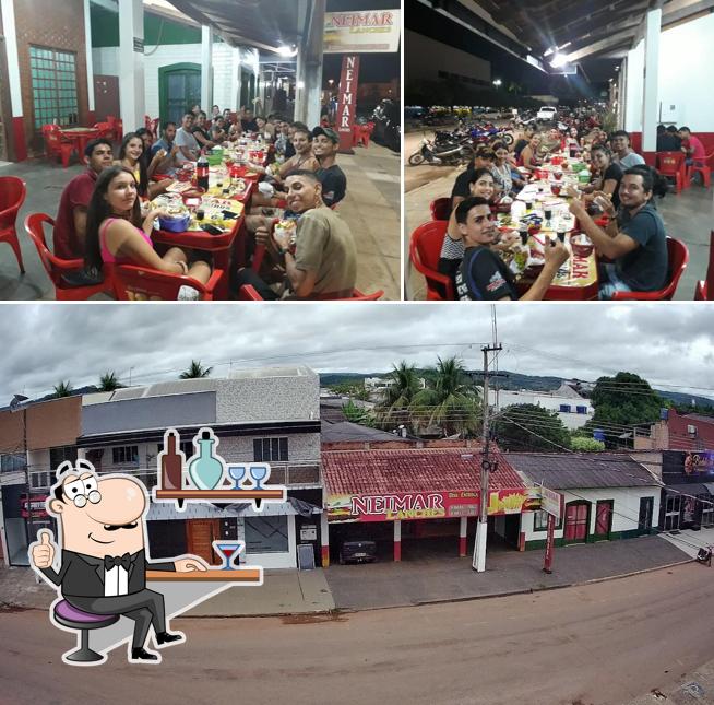 A imagem da interior e exterior no Neimar Lanches Guarantã