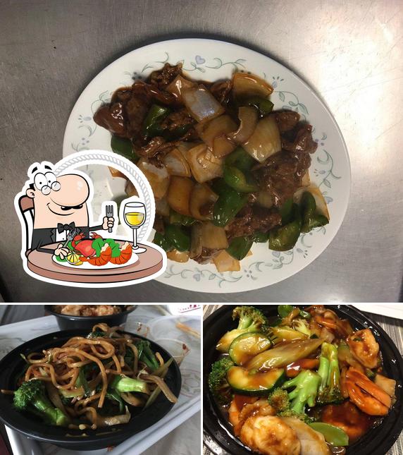 Попробуйте блюда с морепродуктами в "Hunan Cafe"