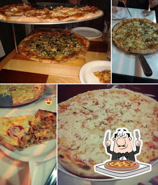 Elige una pizza en La Villa Firewood Pizza & Burger