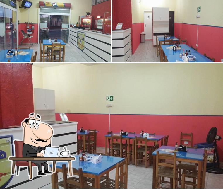 Veja imagens do interior do Top Pizza Maracanã