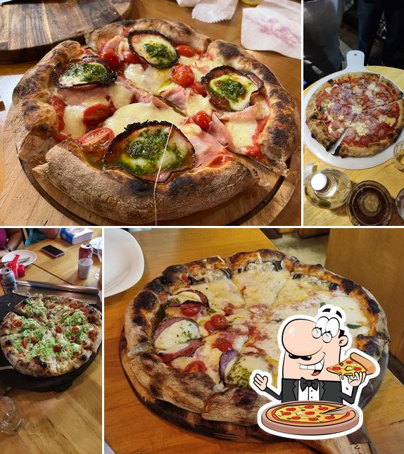 Escolha pizza no Varanda 228 Pizzeria