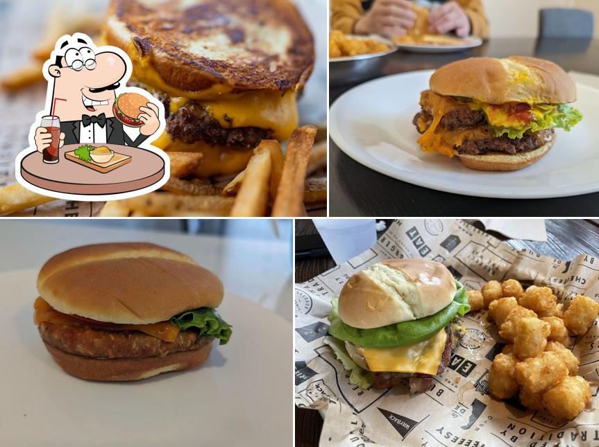 Побалуйте себя гамбургером в "Wayback Burgers"
