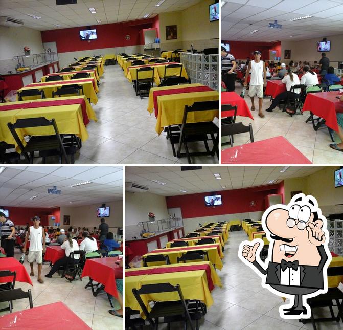 O interior do Mano's Grill Restaurante em Belford Roxo