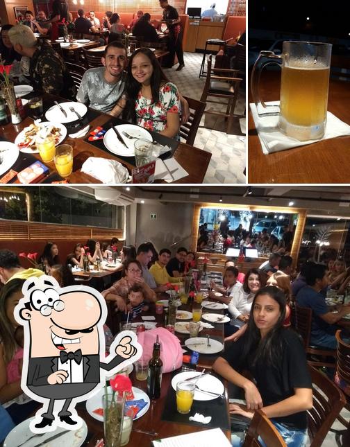 Dê uma olhada a foto mostrando interior e cerveja a Pizza Cesar Gama e Alvinho Comida Brasileira