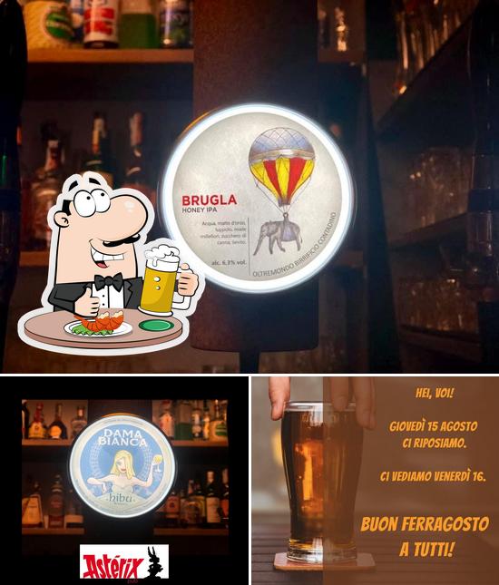 Puoi prenderti un rinfrescante bicchiere di birra chiara o scura