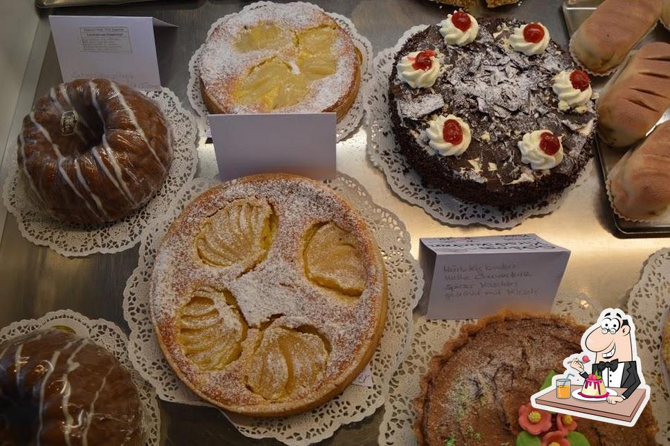 Bäckerei Konditorei Tea Room Felder offre une variété de desserts