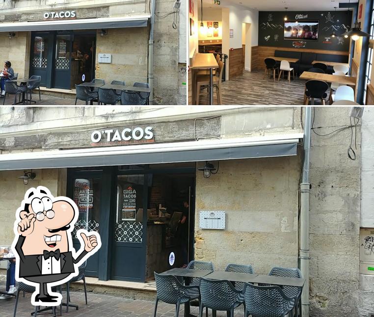 Installez-vous à l'une des tables de O'Tacos Vieux Tours