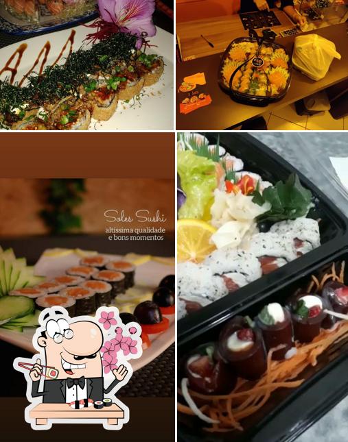Rolos de sushi são servidos no RESTAURANTE SOLES SUSHI - TOLEDO