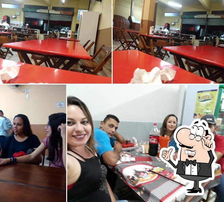 O interior do Requínte Pizzaria