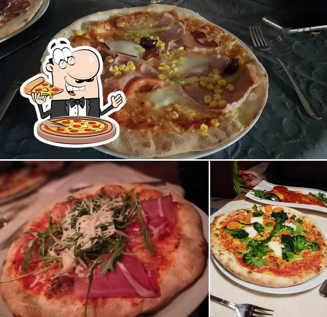 Order pizza at Pizzeria Weinstadl