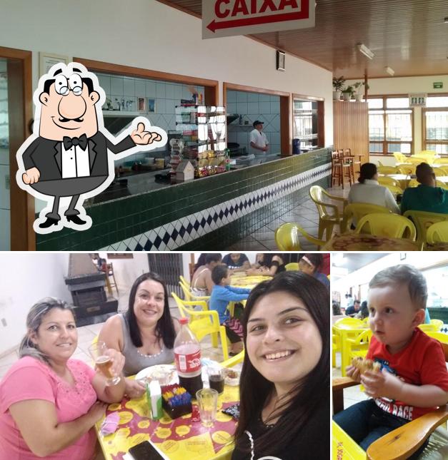 O interior do Esquinão Lanches