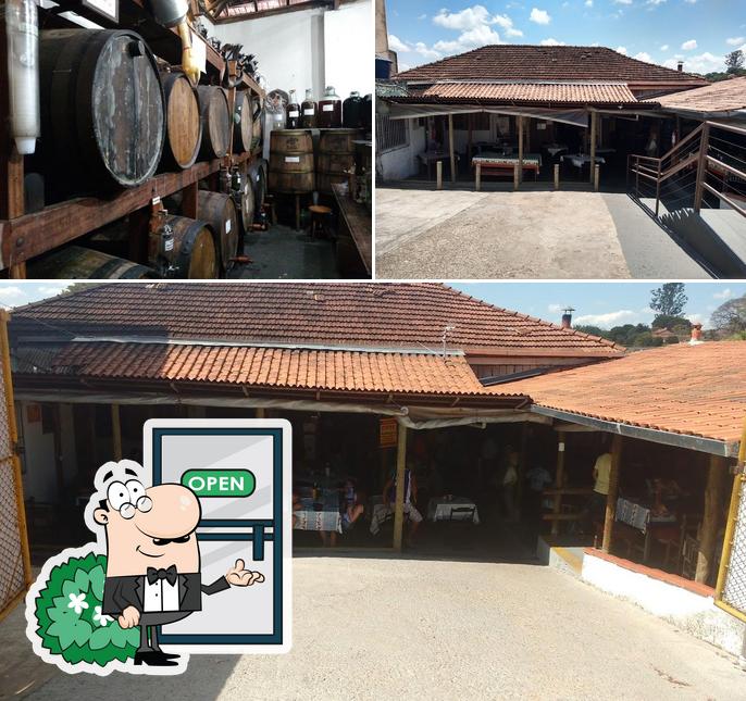 Veja imagens do exterior do Restaurante e Casa da Cachaça