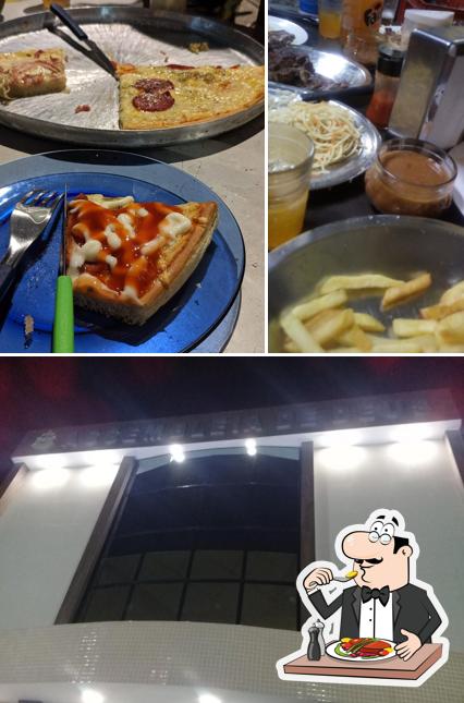 O Pizzaria MAX se destaca pelo comida e exterior