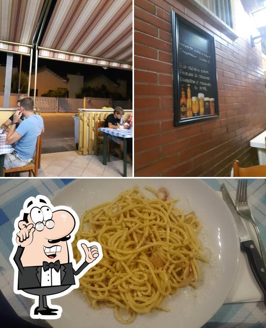 Dai un’occhiata alla foto che presenta la interni e cibo di Pizzeria C'era una volta - da Mirko