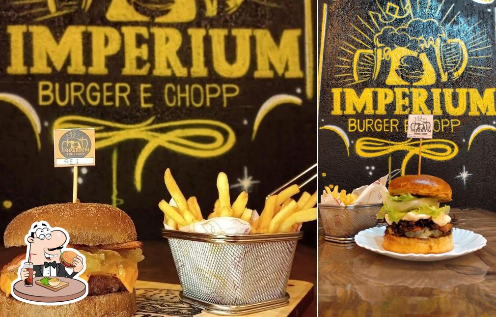 Experimente um hambúrguer no IMPERIUM Burger & Chopp