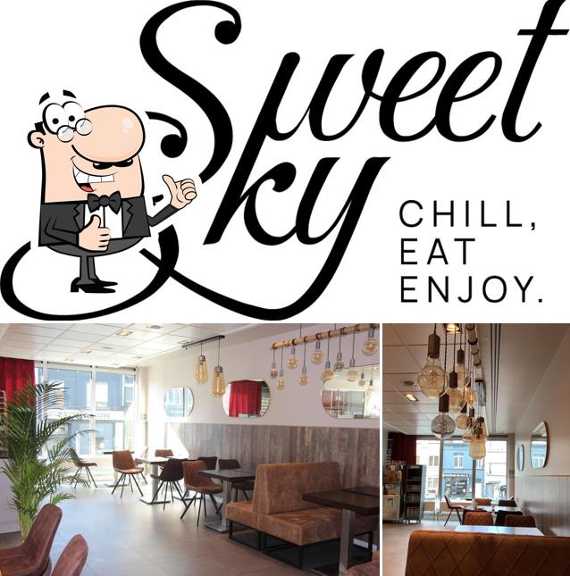 Regarder l'image de Sweet sky