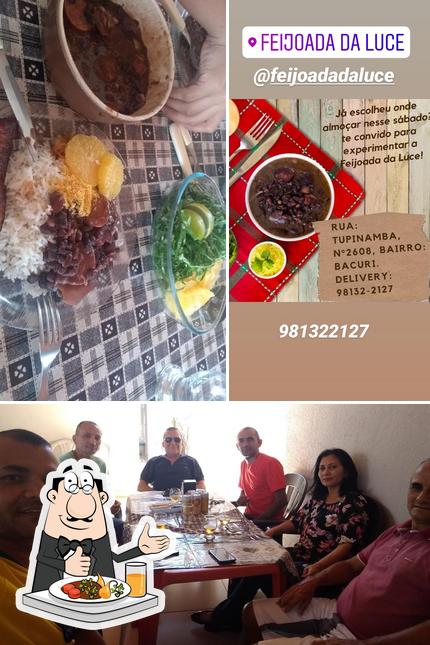 Confira a foto ilustrando comida e interior no Feijoada da Luce