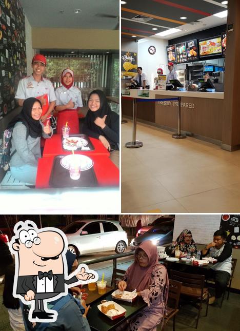 KFC Singkawang Grand Mall restaurant, Singkawang - Restaurant reviews