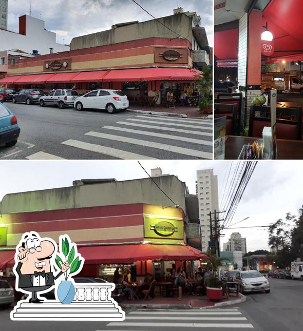 Veja imagens do exterior do Coffee Corner J.A