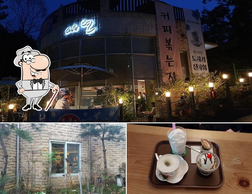 Check out the photo depicting exterior and dessert at 카페 연(CAFE YEON)