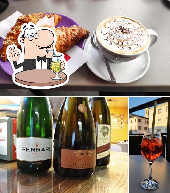 Guarda la foto che mostra la bevanda e cibo di Caffè Roma di Donà Massimo
