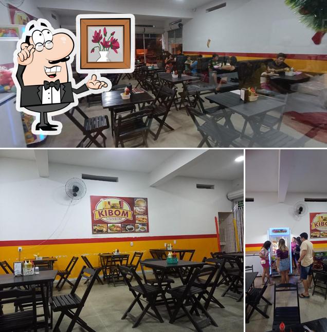 Esta é a imagem apresentando interior e comida no Kibom Lanches