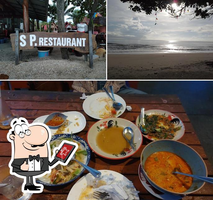 Among various things one can find exterior and food at SP Beach Bar