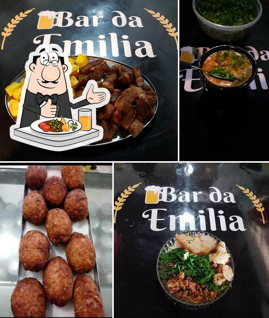 Comida em Bar da Emília