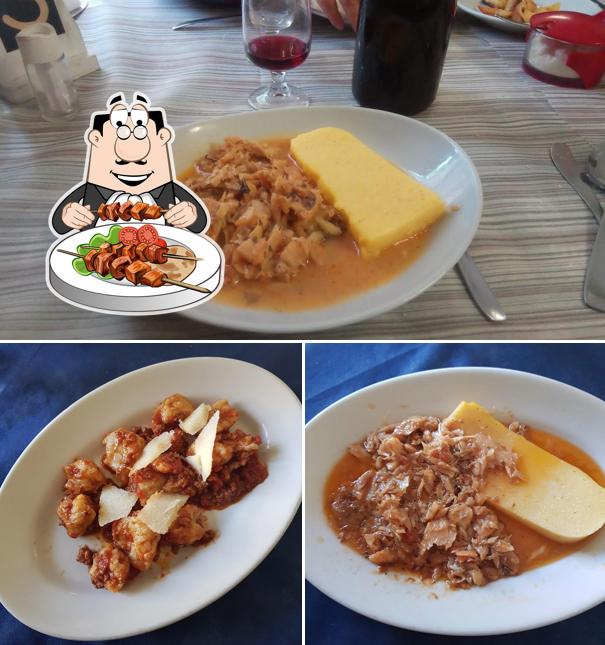 Tra le diverse cose da Trattoria Alla Passeggiata si possono trovare la cibo e vino