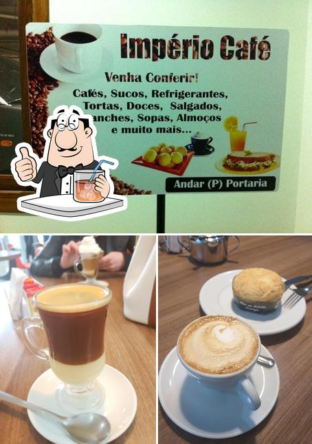 Entre diversos coisas, bebida e comida podem ser encontrados no Império Café