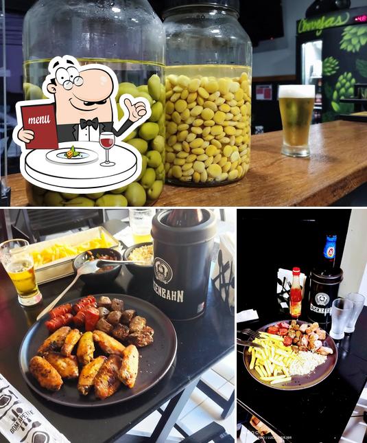 Entre diferentes coisas, comida e cerveja podem ser encontrados a Esconderijo Bar e Espetaria