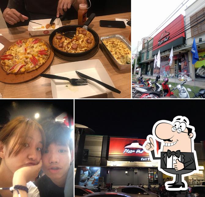 Look at the photo of Pizza Hut (พิซซ่าฮัท)