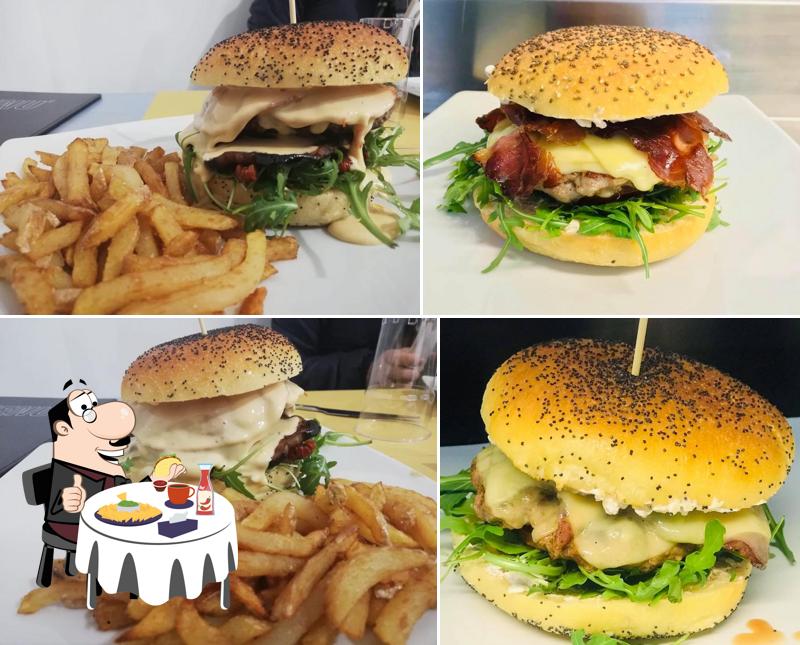 Get a burger at L’officina del gusto