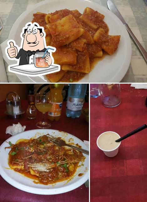 Among different things one can find drink and food at Trattoria Dell'Antiquario