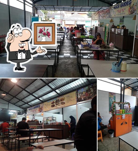 El interior de Puja Sera foodcourt Gendhis