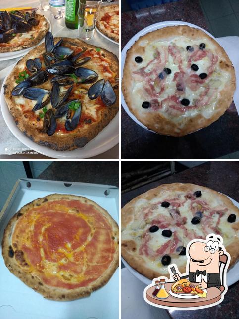 Ordina una pizza a Makia Cafe