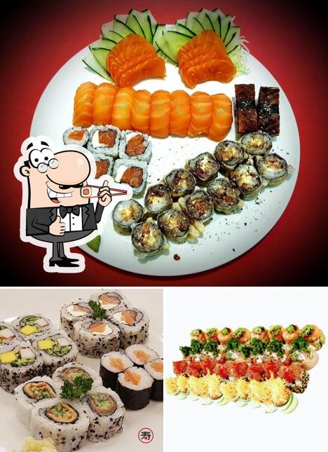 Presenteie-se com sushi no Sushiaki Centro Caxias