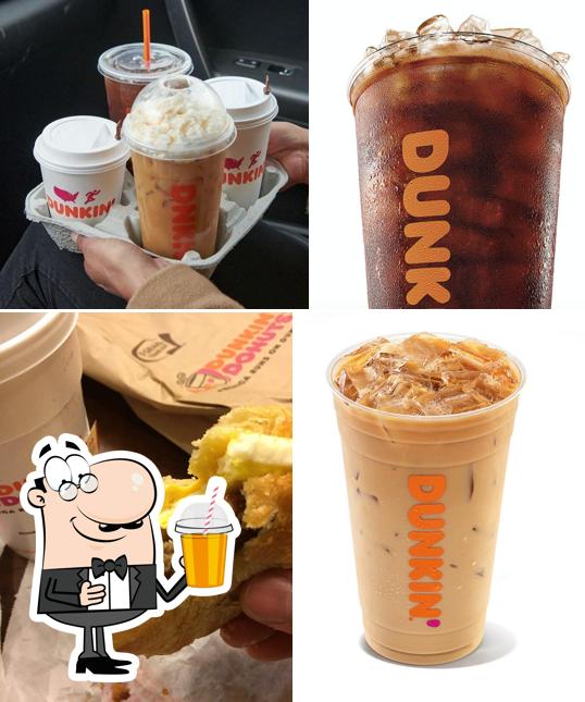 Попробуйте различные напитки, представленные в "Dunkin'"