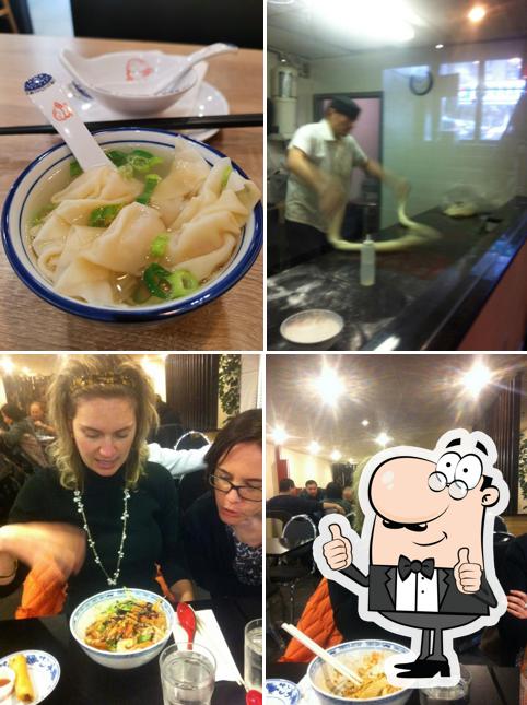 Voir cette image de Sammi & Soupe Dumpling - (Chinatown)