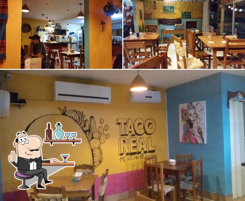 El interior de Taco Real