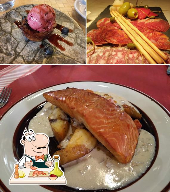 The visitors of Restaurante El Santuario can taste various seafood items