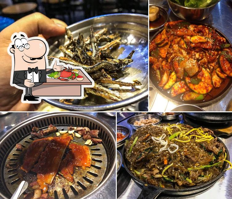 Order various seafood dishes offered by Song Do Won