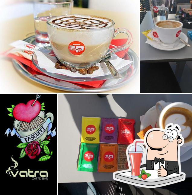 Goditi un drink a Caffe bar Vatra