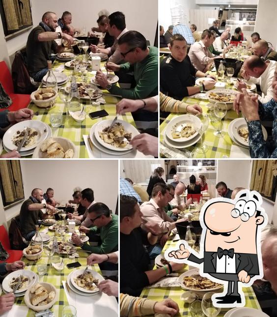 Gli interni di Bar pizzeria Kendall 2.0(meme)