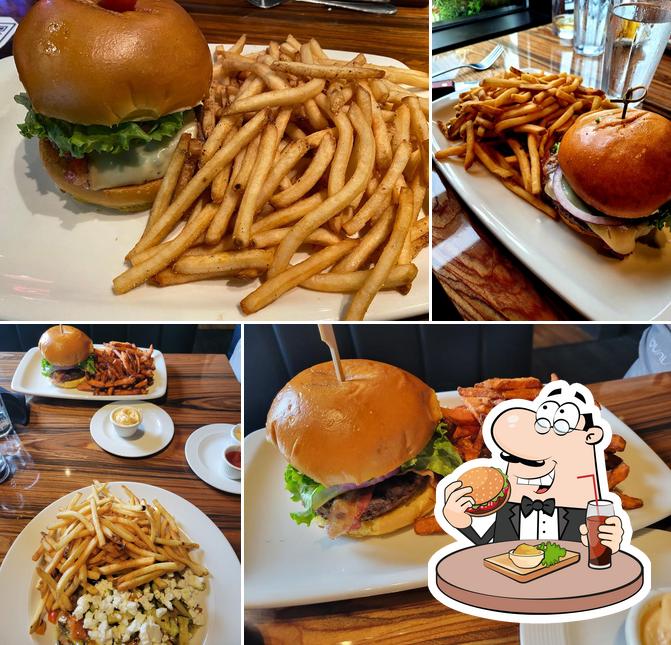 Commandez un hamburger à Madisons New York Grill & Bar - St-Dorothee